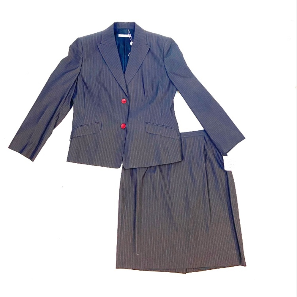 Nicola two piece skit suit Size 12